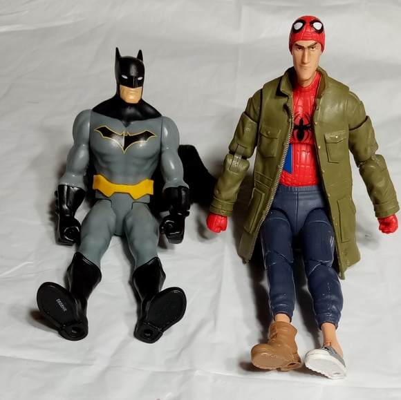 2018 Marvel Spiderman & 2017 Mattel Batman 6" Action Figures - Picture 3 of 13